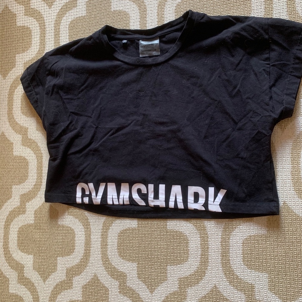 Gym shark crop T shirt